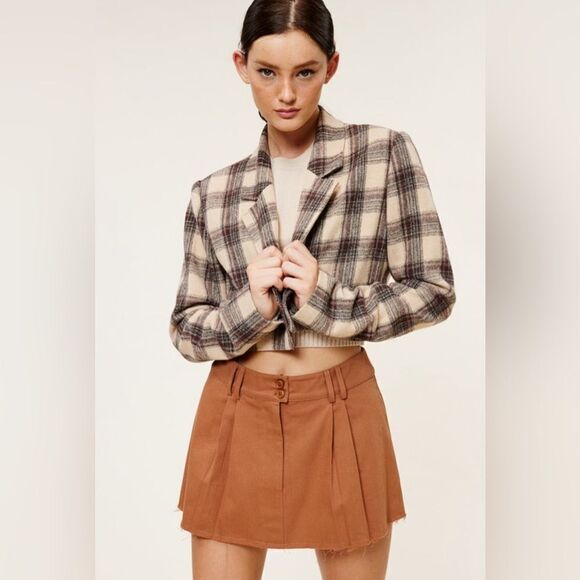 917. CROPPED PLAID PRINT JACKET WITH LAPEL COLLAR- TAN/BROWN - Picture 3 of 3